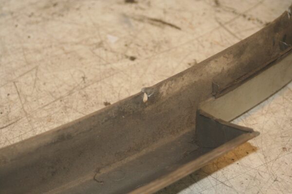 1994 MITSUBISHI PAJERO SHOGUN. DRIVER SIDE REAR ARCH TRIM - Image 4