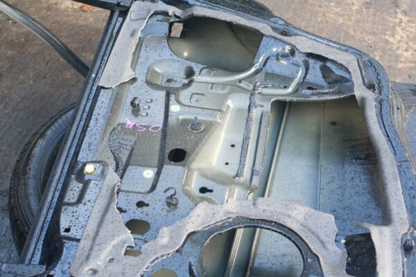 2011 FORD S MAX TITANIUM ECOBOOST. DRIVER SIDE REAR DOOR SHELL IN BLACK - Image 9