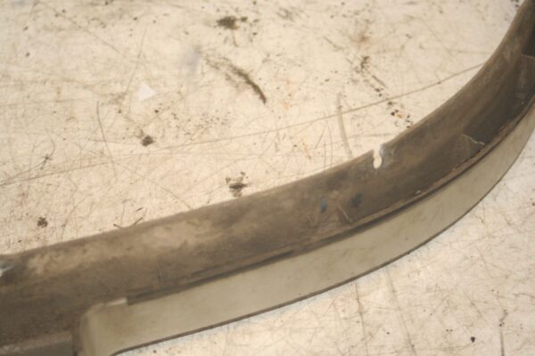 1994 MITSUBISHI PAJERO SHOGUN. DRIVER SIDE REAR ARCH TRIM - Image 5