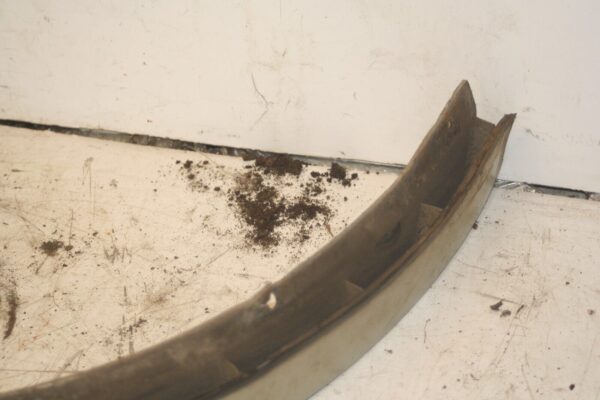 1994 MITSUBISHI PAJERO SHOGUN. DRIVER SIDE REAR ARCH TRIM - Image 6