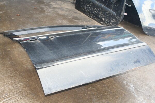 2011 FORD S MAX TITANIUM ECOBOOST. DRIVER SIDE FRONT DOOR SHELL IN BLACK - Image 2