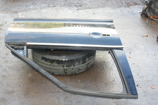 2011 FORD S MAX TITANIUM ECOBOOST. DRIVER SIDE FRONT DOOR SHELL IN BLACK - Image 3