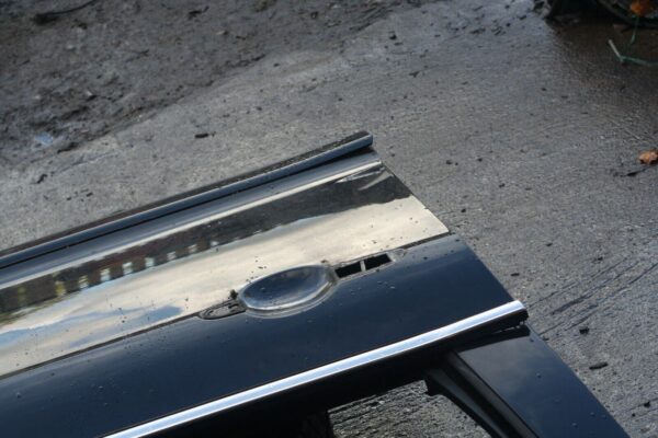 2011 FORD S MAX TITANIUM ECOBOOST. DRIVER SIDE FRONT DOOR SHELL IN BLACK - Image 4