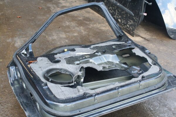 2011 FORD S MAX TITANIUM ECOBOOST. DRIVER SIDE FRONT DOOR SHELL IN BLACK - Image 6