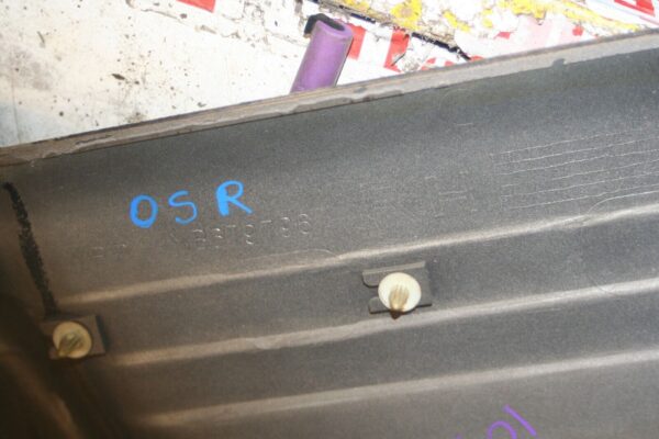 1994 MITSUBISHI PAJERO SHOGUN. DRIVER SIDE REAR ARCH TRIM - Image 7