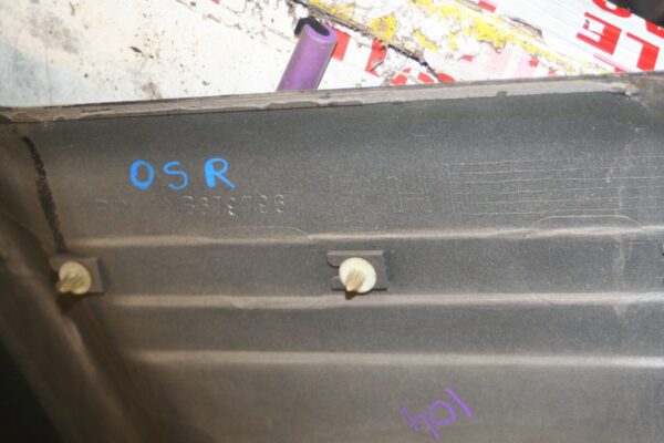 1994 MITSUBISHI PAJERO SHOGUN. DRIVER SIDE REAR ARCH TRIM - Image 8