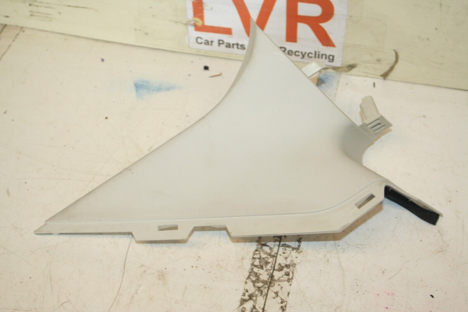 (6B) 2013 FORD FOCUS 1.0 ECOBOOST. NEAR SIDE PASSENGER REAR BOOT PILLAR TRIM