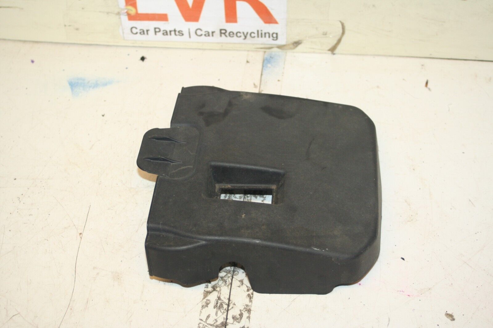 (6B) 2013 FORD FOCUS 1.0 ECOBOOST. BATTERY COVER TRIM