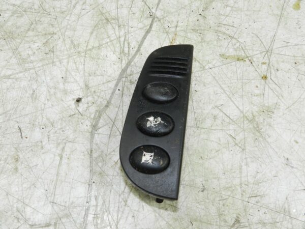 (135) 2003 CITROEN C3 PLURIEL CONVERTIBLE. WINDOW SWITCH BUTTONS