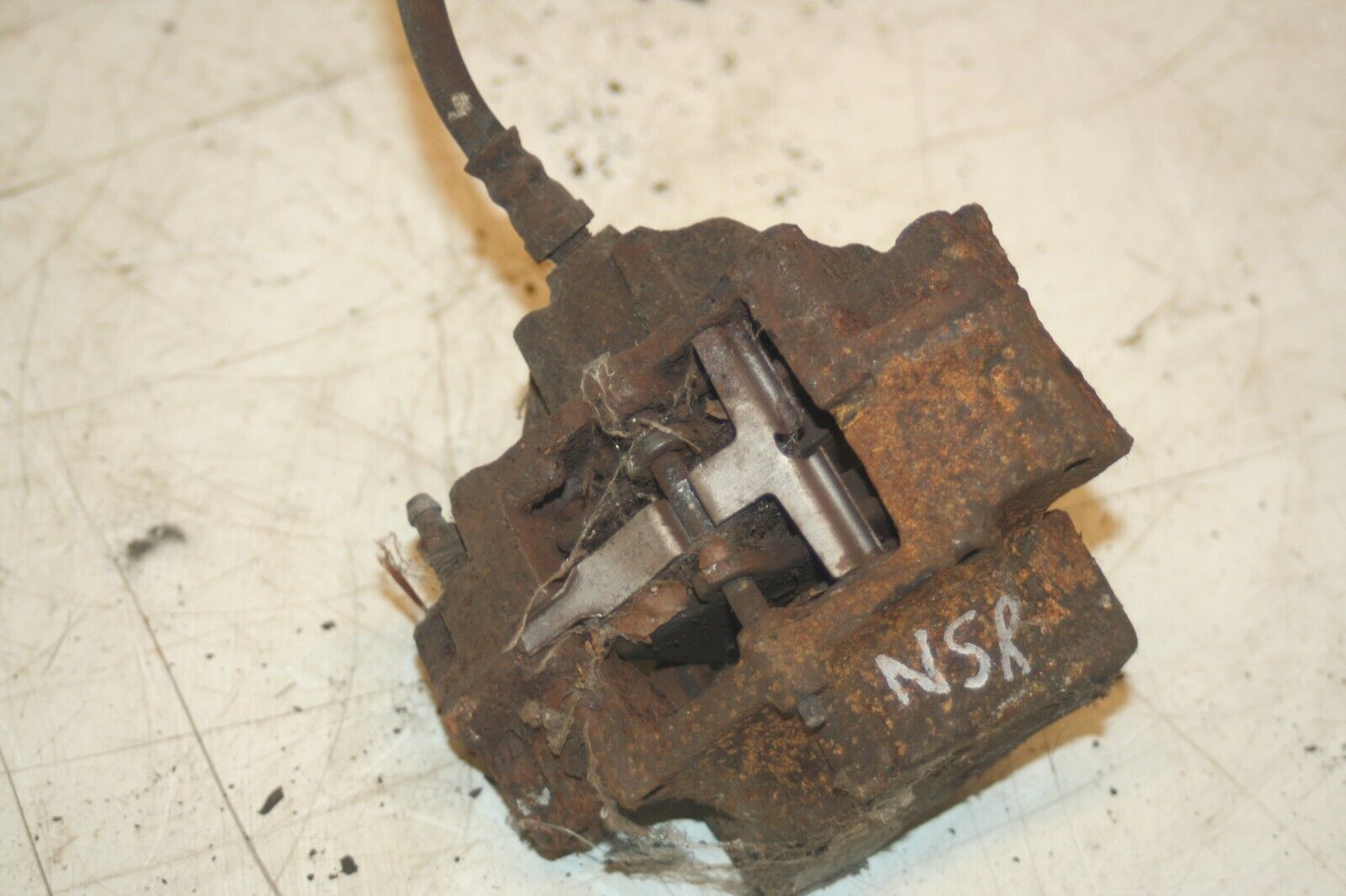 2000 MERCEDES C CLASS W202. PASSENGER SIDE REAR BRAKE CALIPER