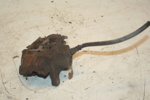 2000 MERCEDES C CLASS W202. PASSENGER SIDE REAR BRAKE CALIPER - Image 2