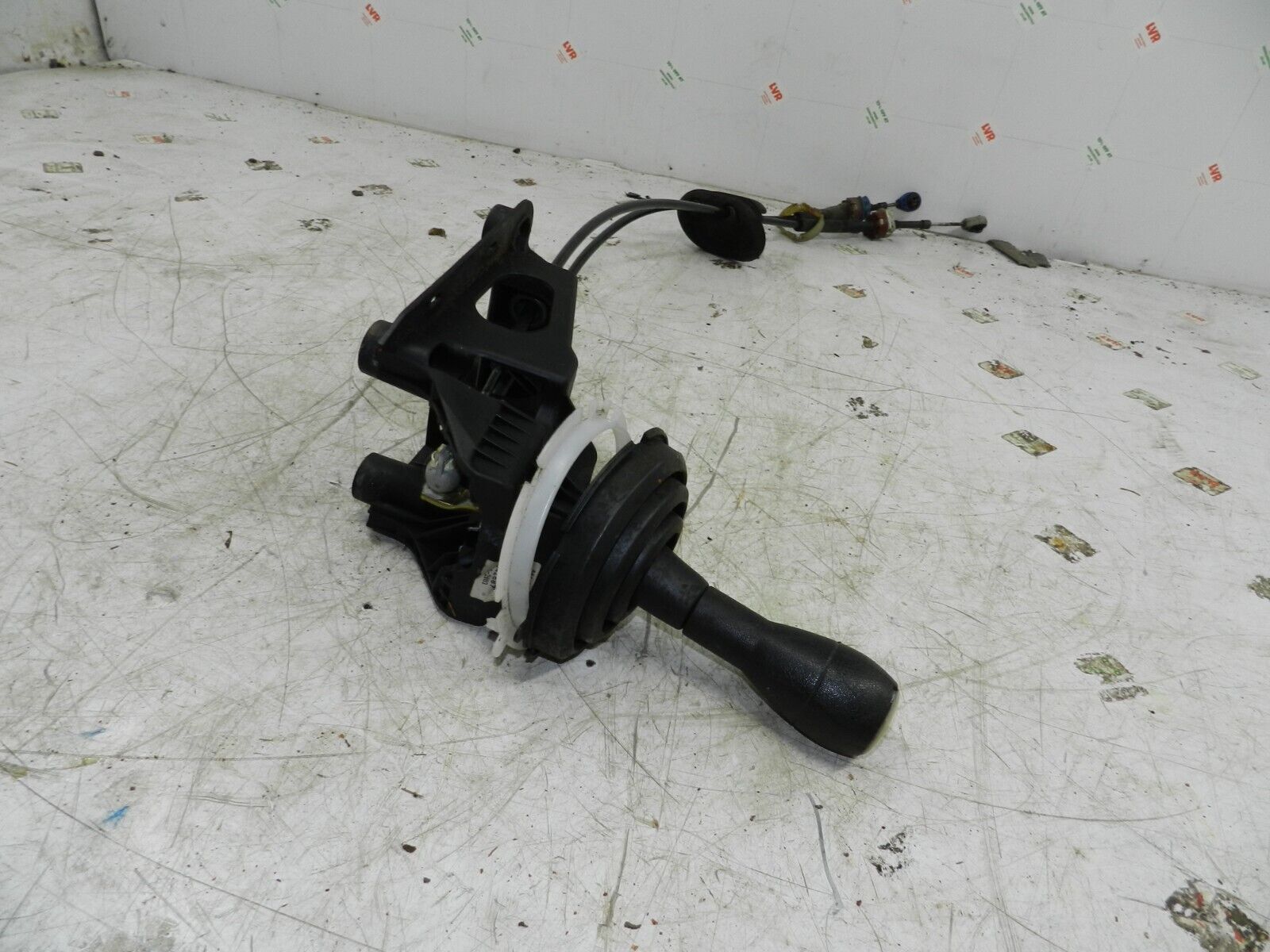 (135) 2003 CITROEN C3 PLURIEL CONVERTIBLE. GEAR SELECTOR AND LINKAGE