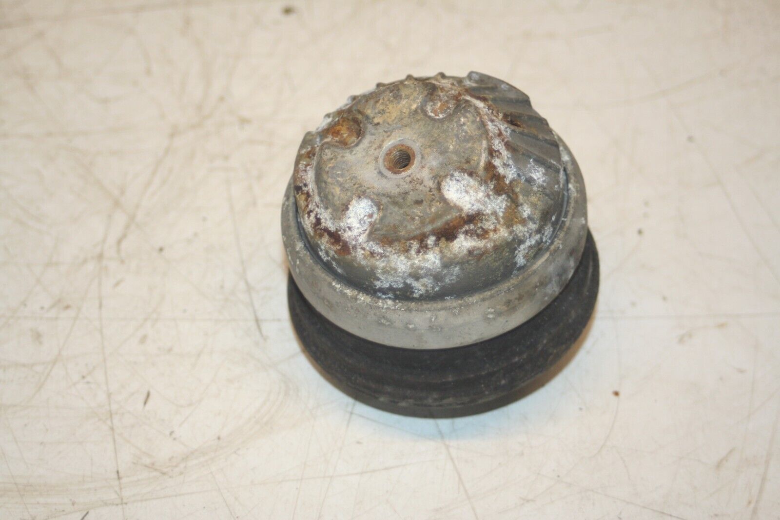 2000 MERCEDES C CLASS W202. ENGINE MOUNT
