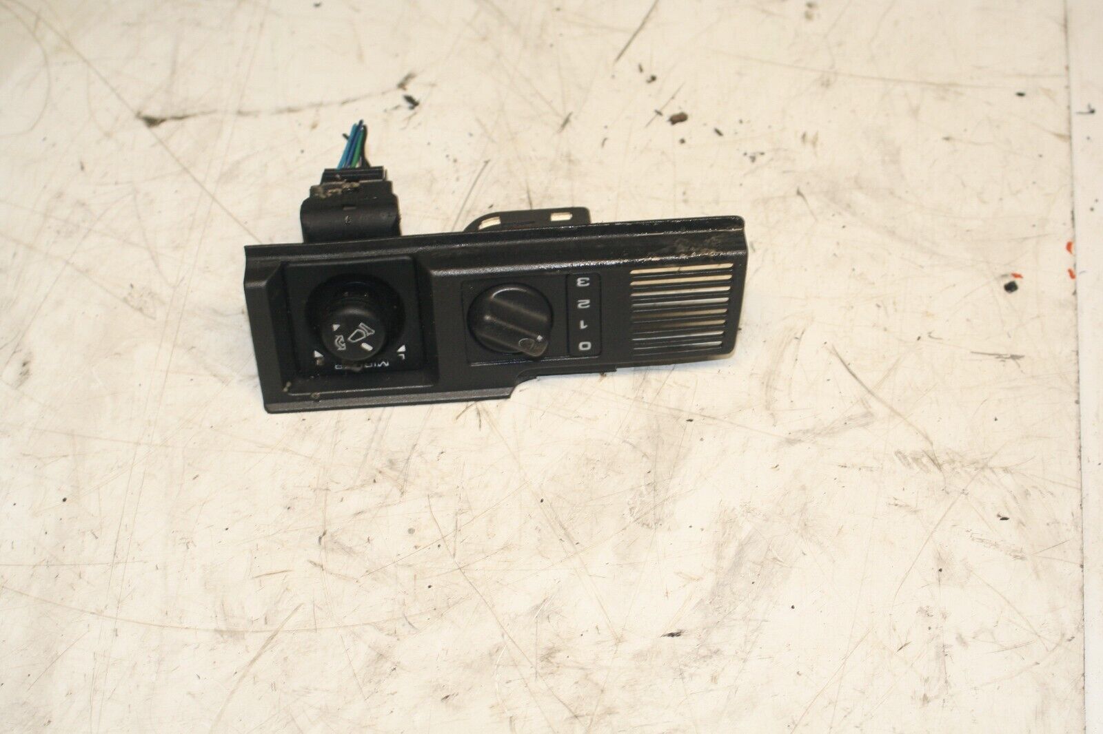 2001 LAND ROVER DISCOVERY 2 TD5. WING MIRROR CONTROL SWITCH FOLDING