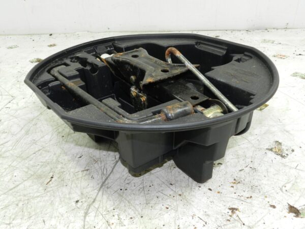 (135) 2003 CITROEN C3 PLURIEL CONVERTIBLE. SPARE WHEEL HOUSING TOOLS JACK WRENCH - Image 2
