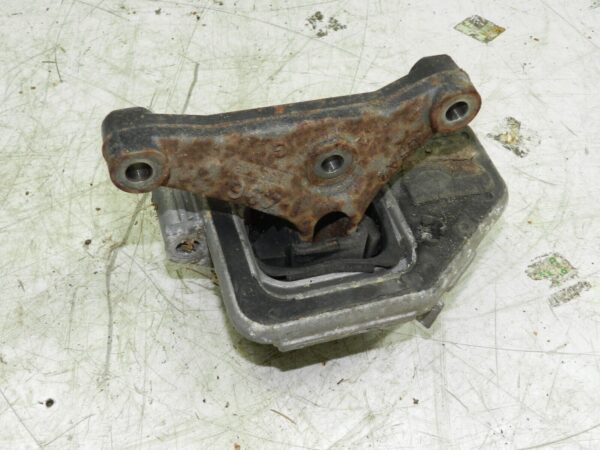 (135) 2003 CITROEN C3 PLURIEL CONVERTIBLE. ENGINE MOUNT