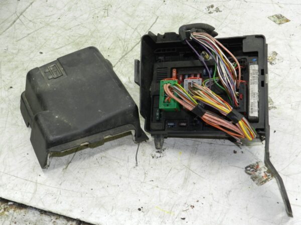 (135) 2003 CITROEN C3 PLURIEL CONVERTIBLE. ENGINE BAY FUSE BOX BSM T118470003G