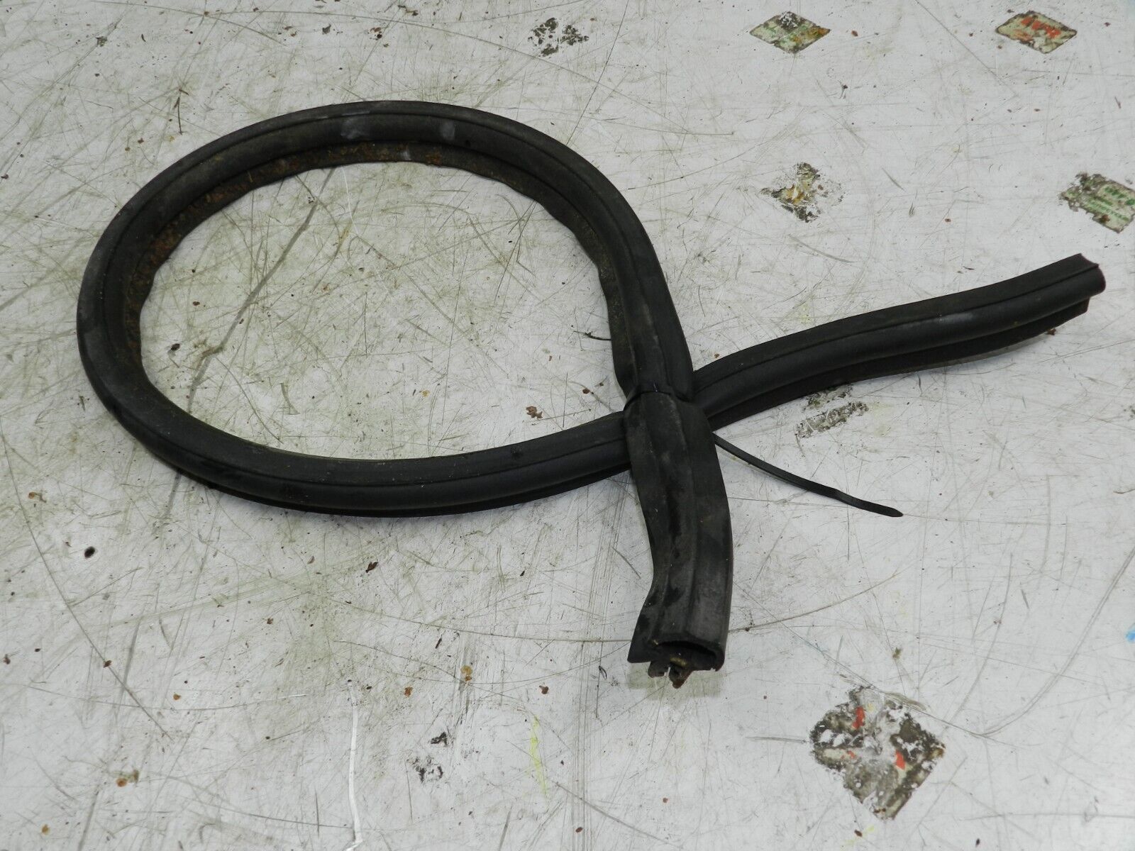 (135) 2003 CITROEN C3 PLURIEL CONVERTIBLE. BONNET RUBBER SEAL - Image 2