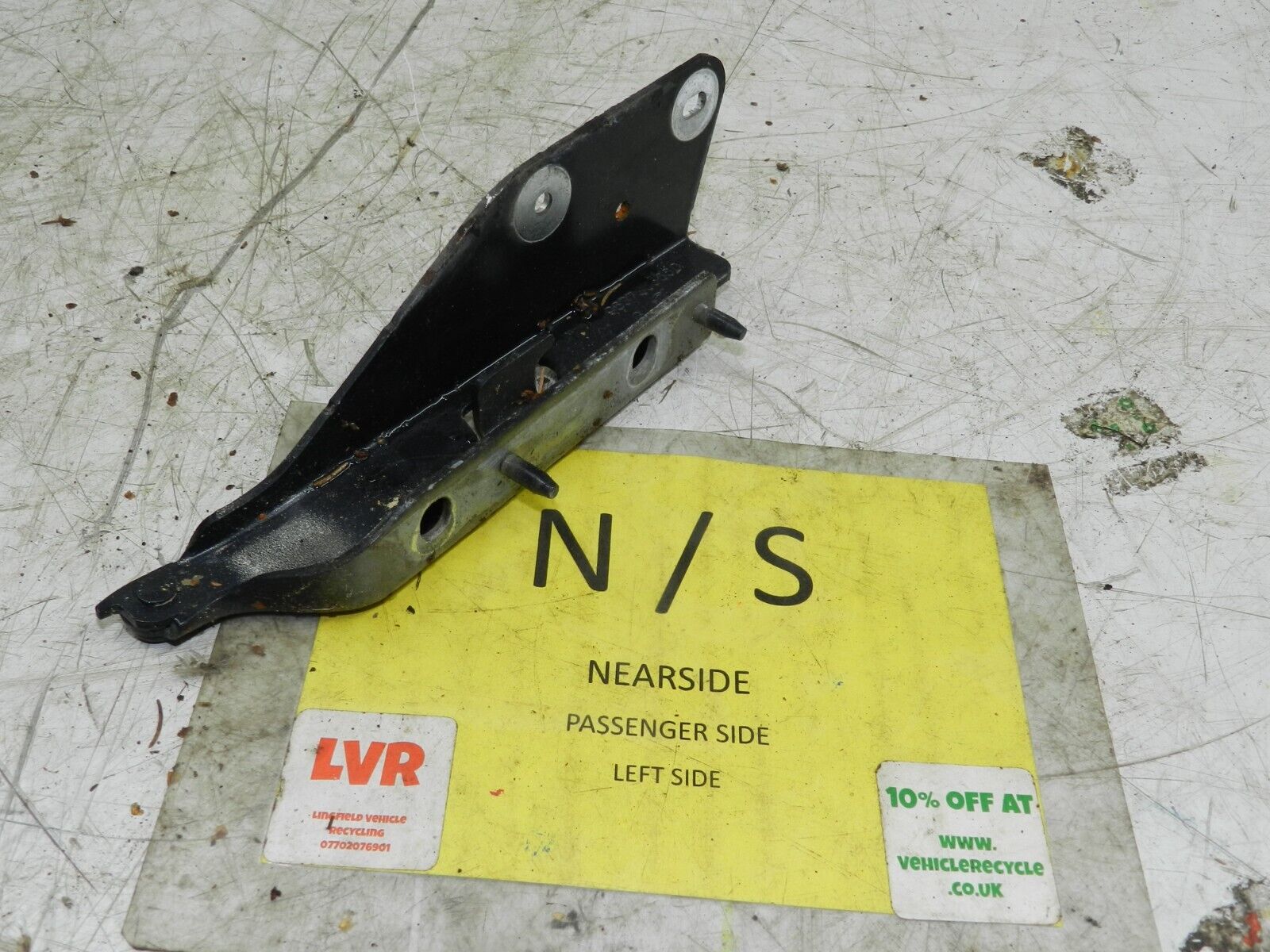 (135) 2003 CITROEN C3 PLURIEL CONVERTIBLE. PASSENGER SIDE BONNET HINGE