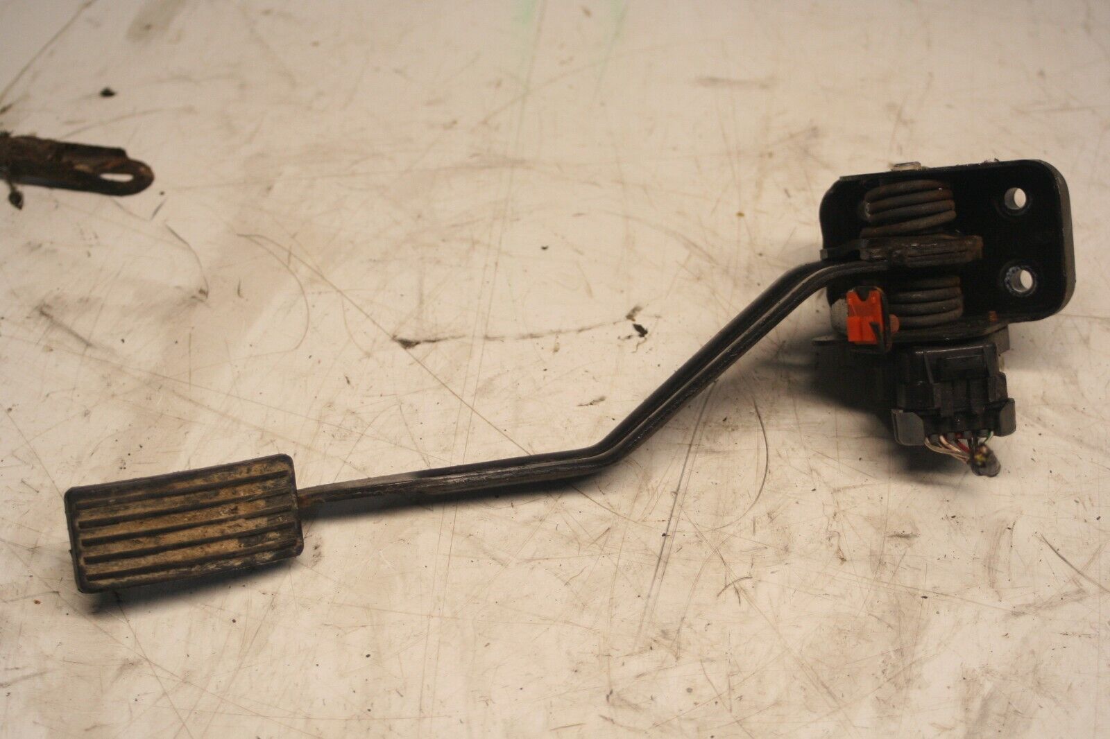 2001 LAND ROVER DISCOVERY 2 TD5. ACCELERATOR PEDAL THROTTLE