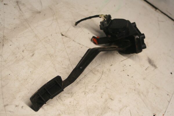2001 LAND ROVER DISCOVERY 2 TD5. ACCELERATOR PEDAL THROTTLE - Image 2