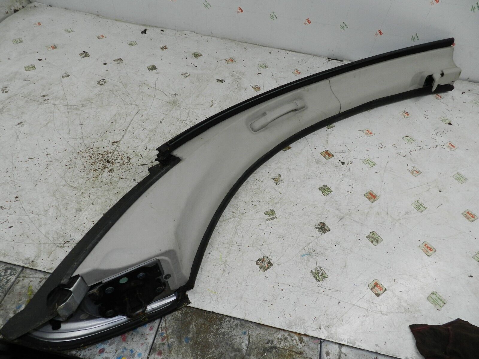 (135) 2003 CITROEN C3 PLURIEL CONVERTIBLE. PASSENGER SIDE ROOF RAIL FRAME SILVER - Image 4