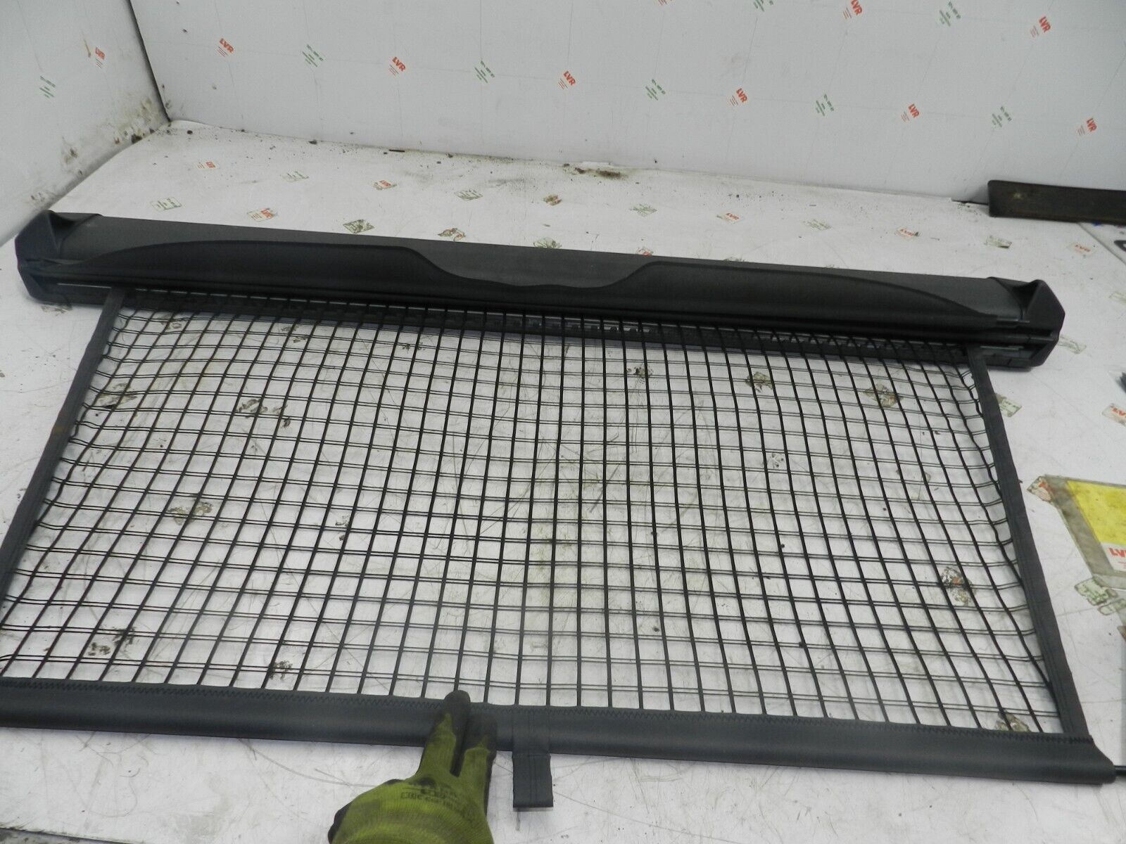 (131) 2002 MERCEDES BENZ E CLASS EST W210. BOOT CARPET PARCEL SHELF LOAD COVER