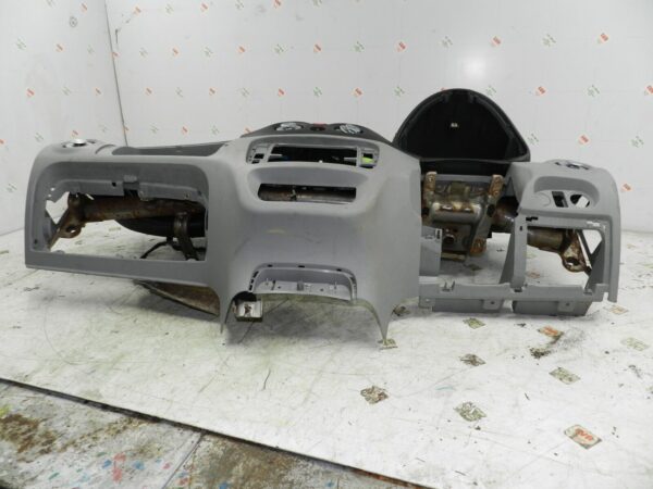 (135) 2003 CITROEN C3 PLURIEL CONVERTIBLE. DASHBOARD FRAME