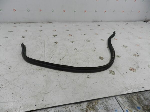 1993 FORD GRANADA DORCHESTER. BONNET RUBBER TRIM SEAL - Image 2