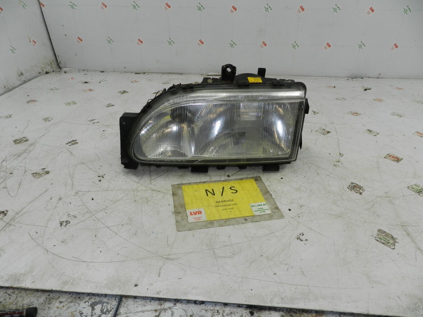 1993 FORD GRANADA DORCHESTER. PASSENGER SIDE HEAD LIGHT