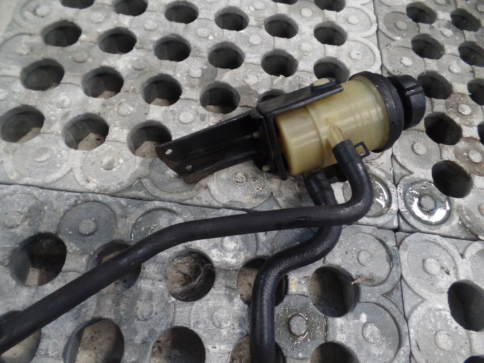 2010 MK2 2.2 CRDi Hyundai Santa Fe - Power Steering Fluid Tank /Bottle Reservoir - Image 2