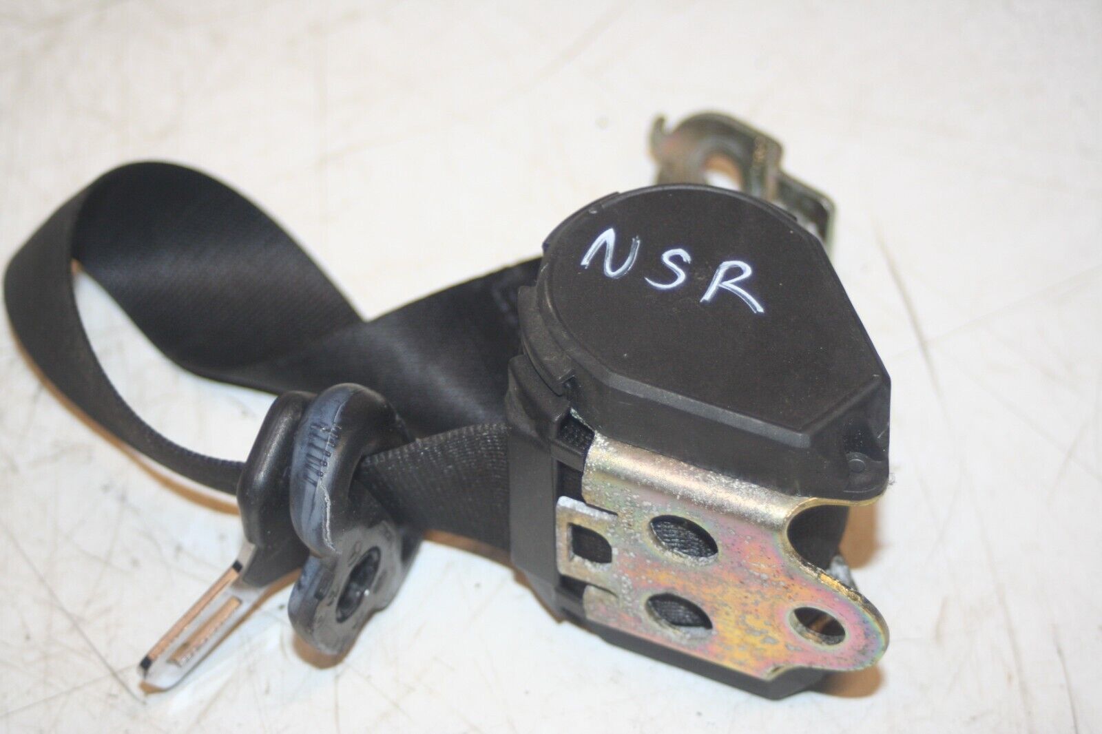 2000 MERCEDES C CLASS W202. PASSENGER SIDE REAR SEAT BELT - Image 2