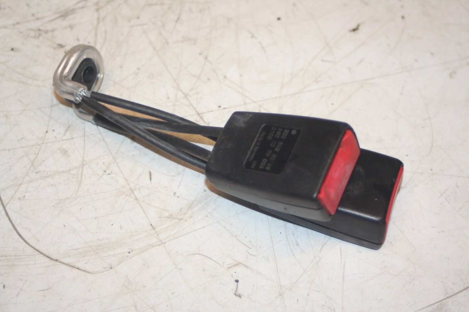 2000 MERCEDES C CLASS W202. REAR SEAT BELT CLIPS BUCKLE - Image 3