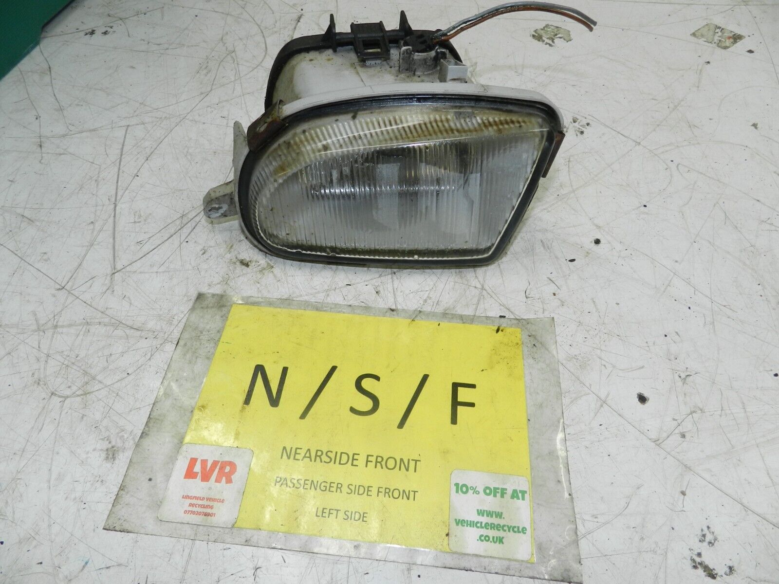 (131) 2002 MERCEDES BENZ E CLASS ESTATE W210. PASSENGER FRONT FOG LIGHT