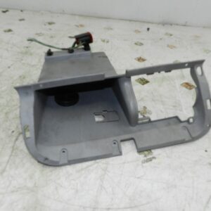 (135) 2003 CITROEN C3 PLURIEL CONVERTIBLE. GLOVE BOX HOUSING