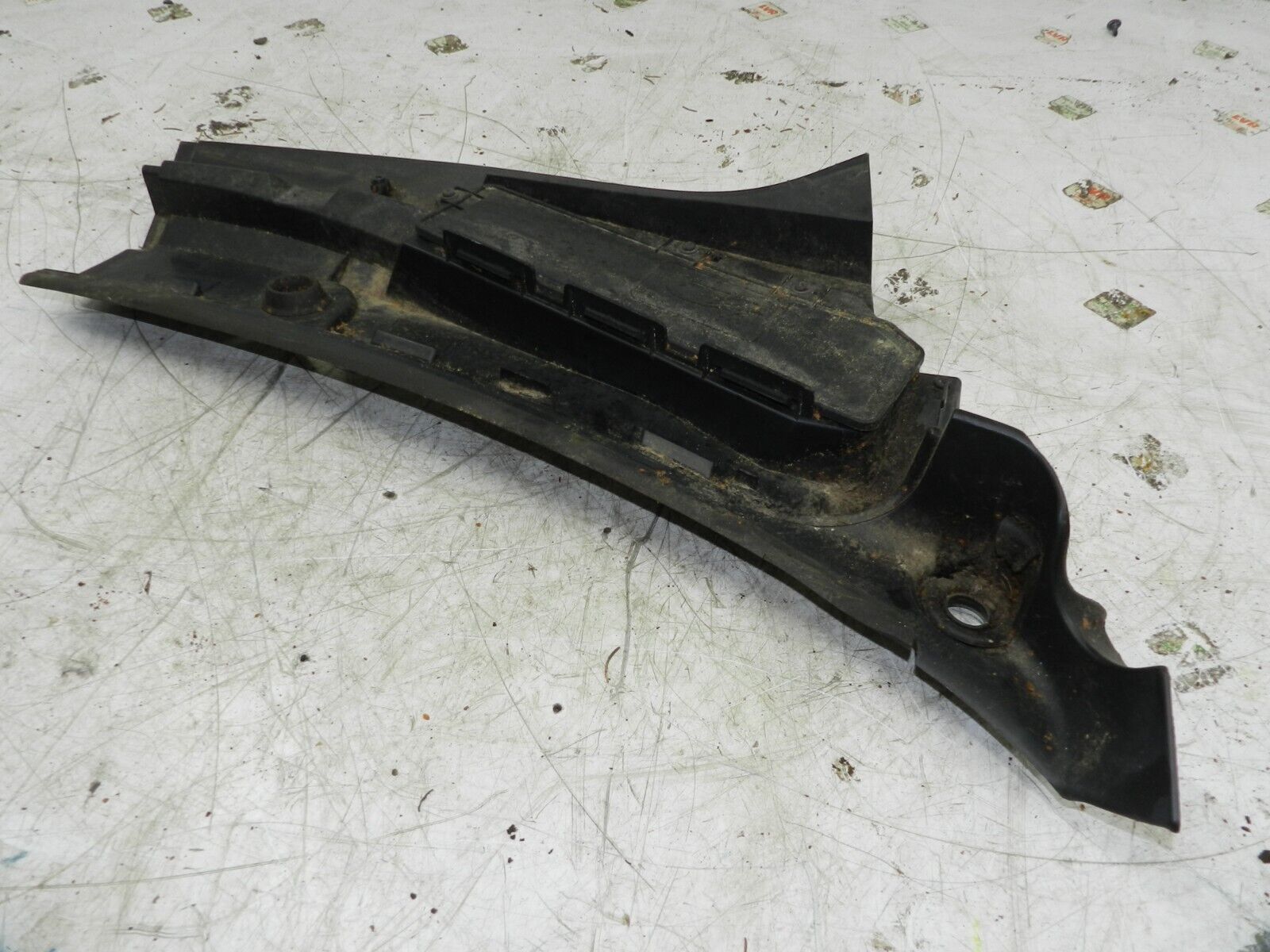 (135) 2003 CITROEN C3 PLURIEL CONVERTIBLE. SCUTTLE PANEL TRIM