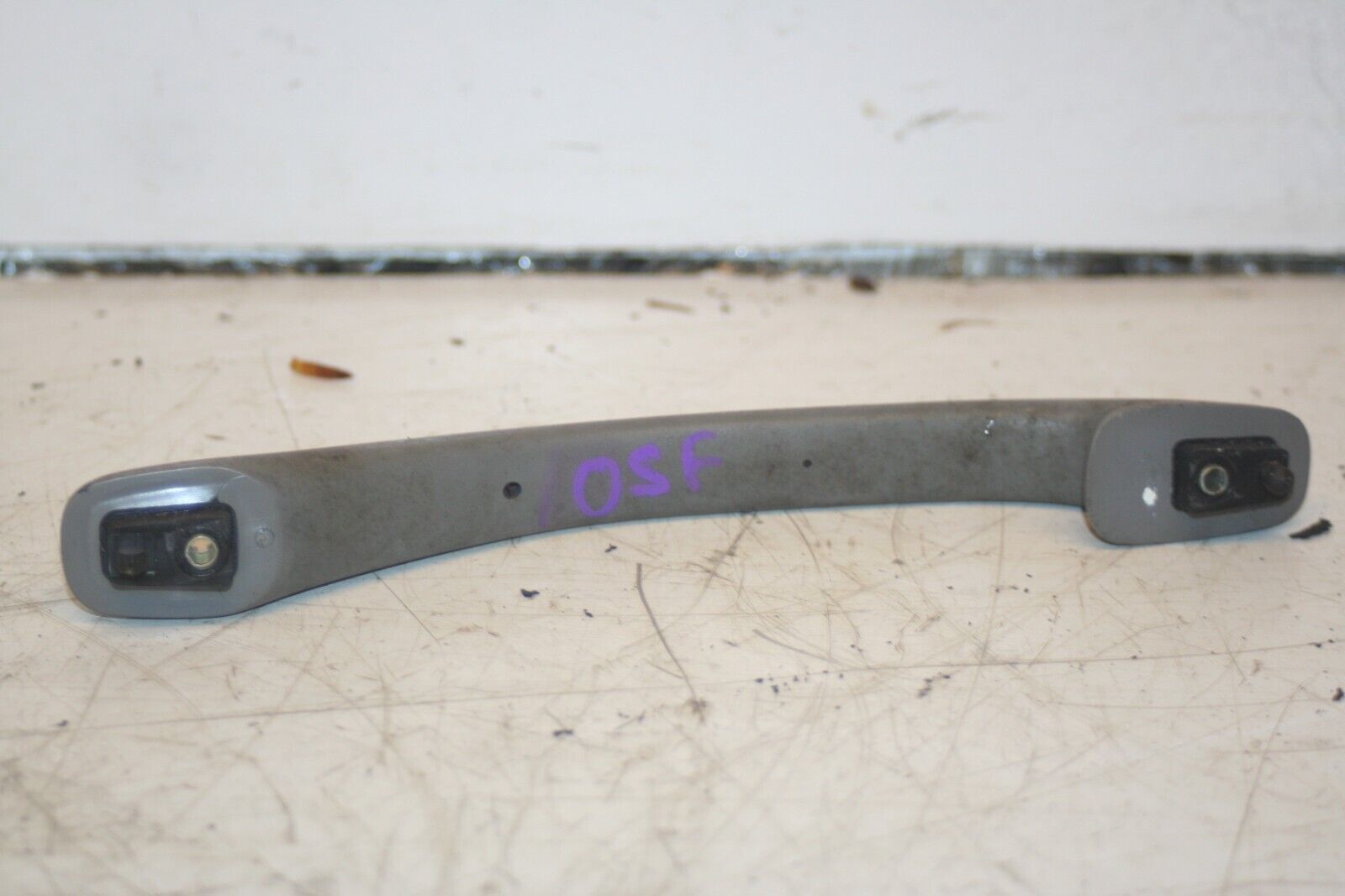 2000 MERCEDES C CLASS W202. DRIVER SIDE FRONT GRAB HANDLE - Image 2