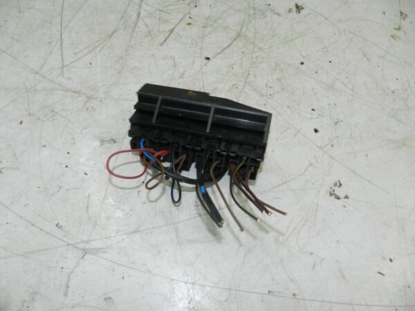 1993 FORD GRANADA DORCHESTER. RELAYS AND HOUSING - Image 3
