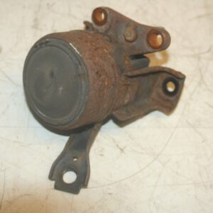 (99) TOYOTA RAV 4 3 DOOR. ENGINE MOUNT