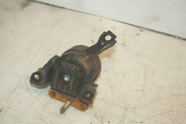 (99) TOYOTA RAV 4 3 DOOR. ENGINE MOUNT - Image 4