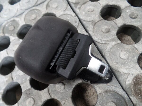 Citroen DS3 2015/16 1.2T Drivers Side O/S/R Seat Belt - Image 2