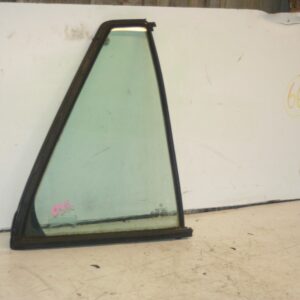 2000 MERCEDES C CLASS W202. DRIVER SIDE REAR DOOR GLASS QUARTER