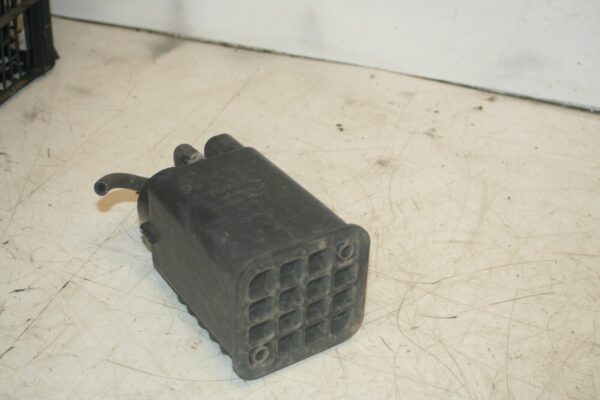 (99) TOYOTA RAV 4 3 DOOR. CHARCOAL CANISTER EVAP 77704-42040