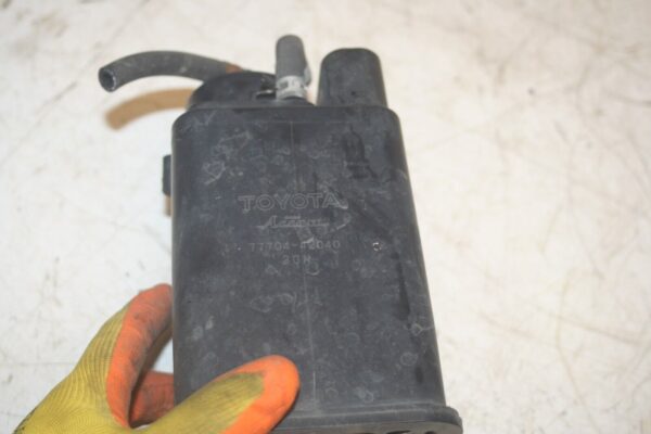 (99) TOYOTA RAV 4 3 DOOR. CHARCOAL CANISTER EVAP 77704-42040 - Image 5