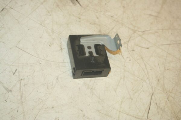 (99) TOYOTA RAV 4 3 DOOR. 88650-42130 AIR CON RELAY CONTROL MODULE