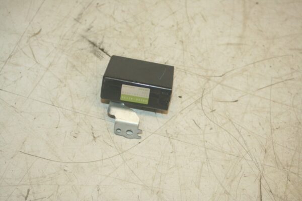 (99) TOYOTA RAV 4 3 DOOR. 88650-42130 AIR CON RELAY CONTROL MODULE - Image 3