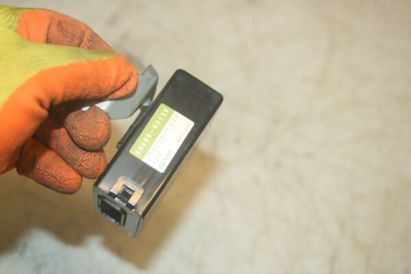 (99) TOYOTA RAV 4 3 DOOR. 88650-42130 AIR CON RELAY CONTROL MODULE - Image 4