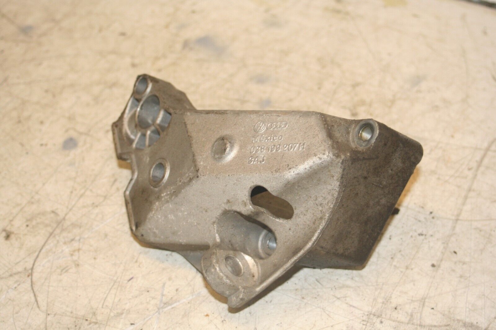 2004 VOLKSWAGEN CONVERTIBLE BEETLE 1.8T. ENGINE MOUNT - Image 2