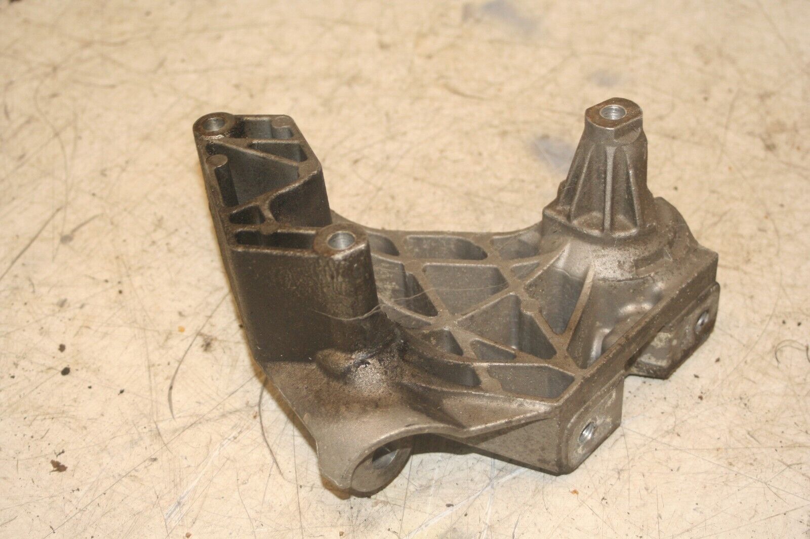 2004 VOLKSWAGEN CONVERTIBLE BEETLE 1.8T. ENGINE MOUNT - Image 4