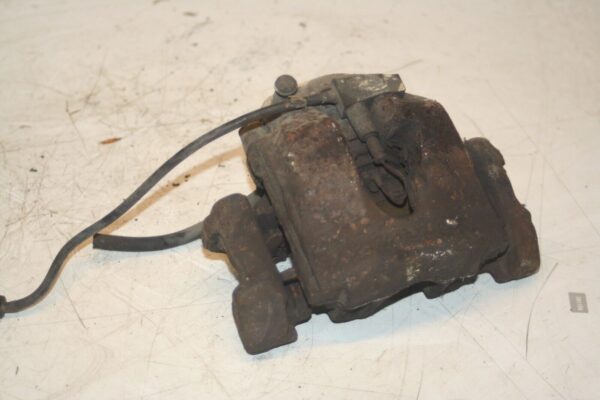 2000 MERCEDES C CLASS W202. DRIVER SIDE FRONT BRAKE CALIPER + CARRIER - Image 4